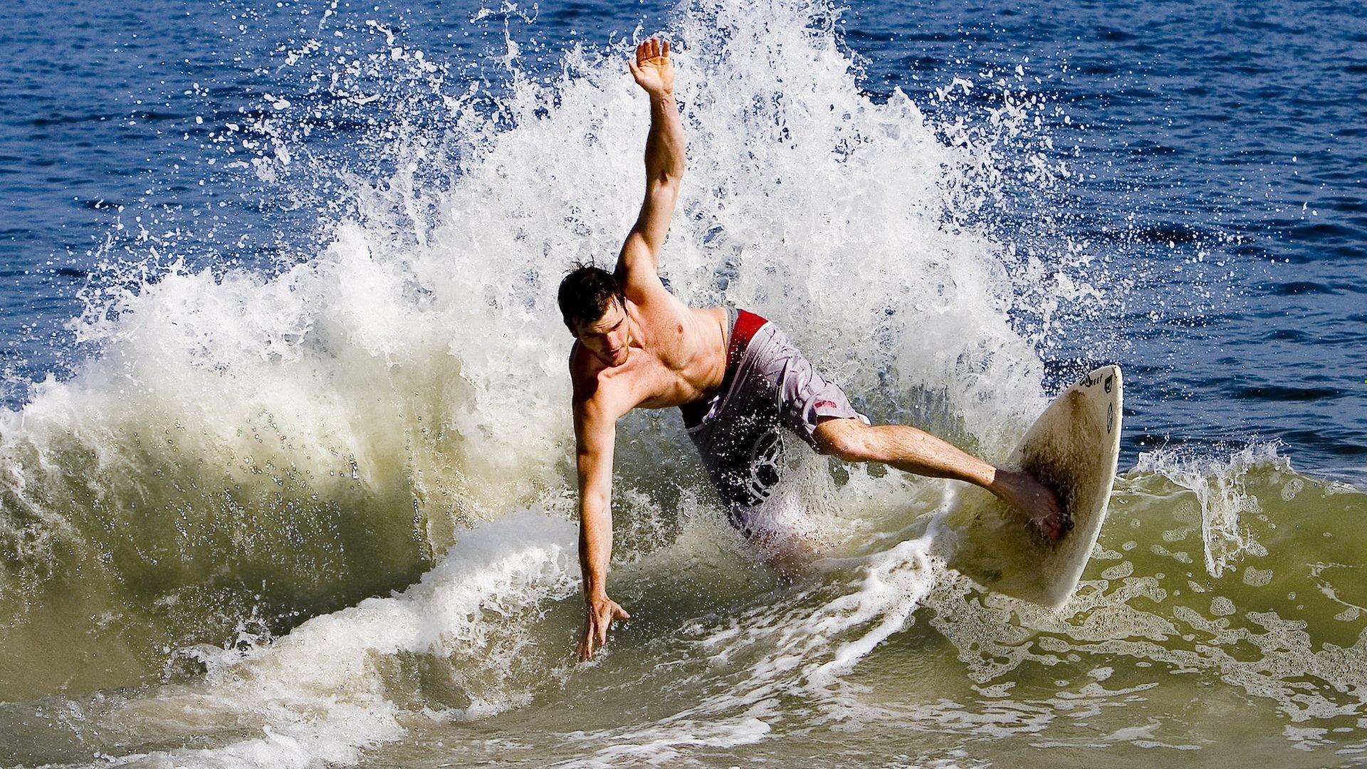 潘展乐破亚洲纪录 中国游泳新星闪耀国际赛场