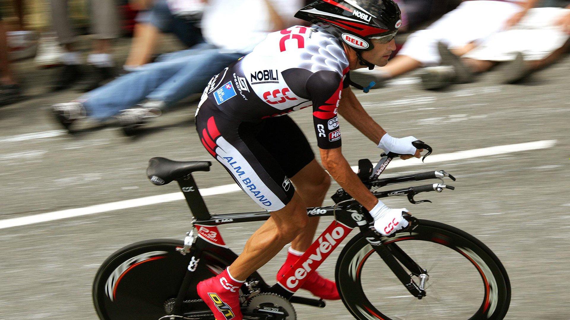 NBA季后赛激战正酣，东西部豪强争夺总决赛门票