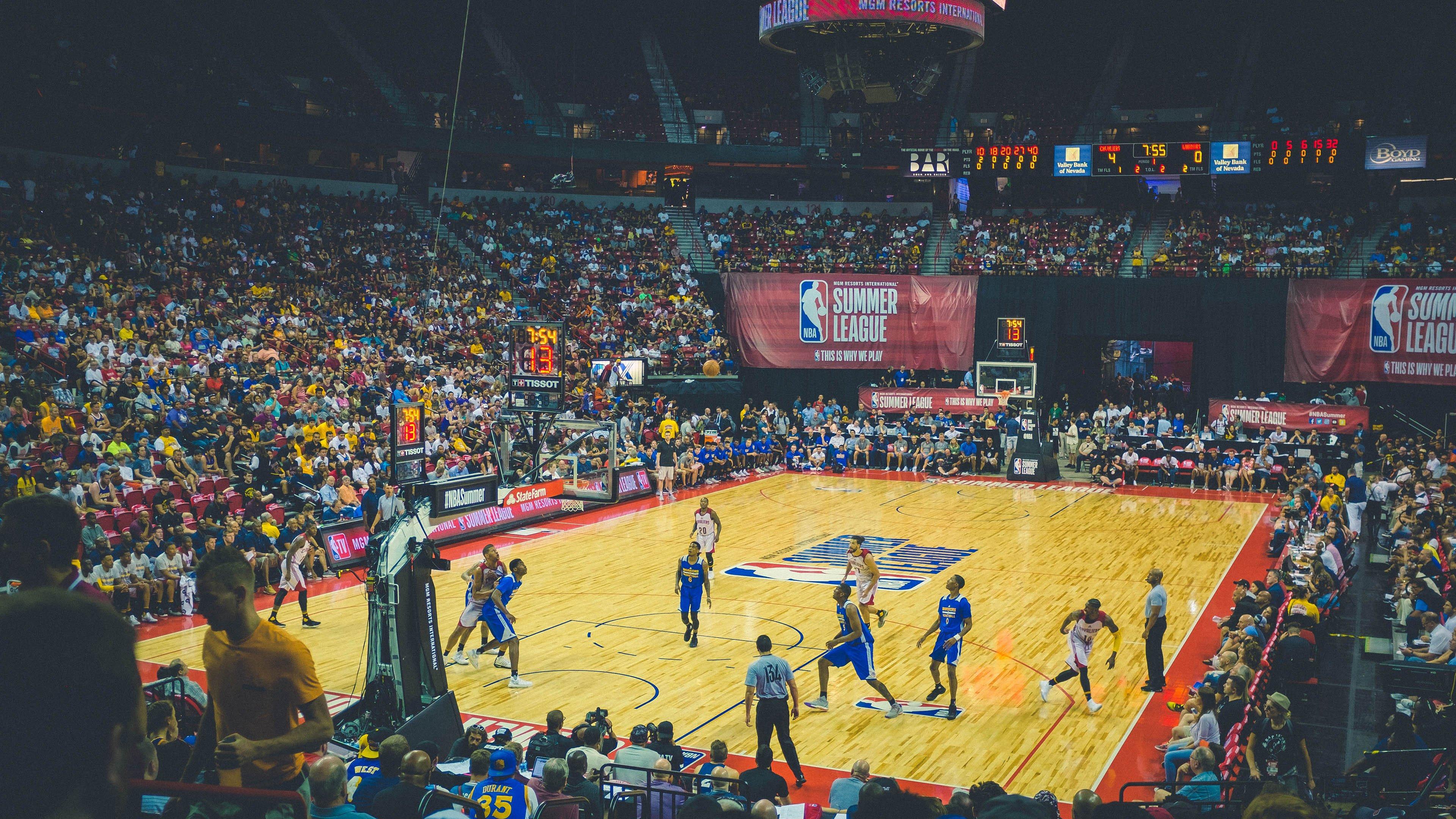 库里狂砍50分率勇士逆转湖人 刷新多项历史纪录