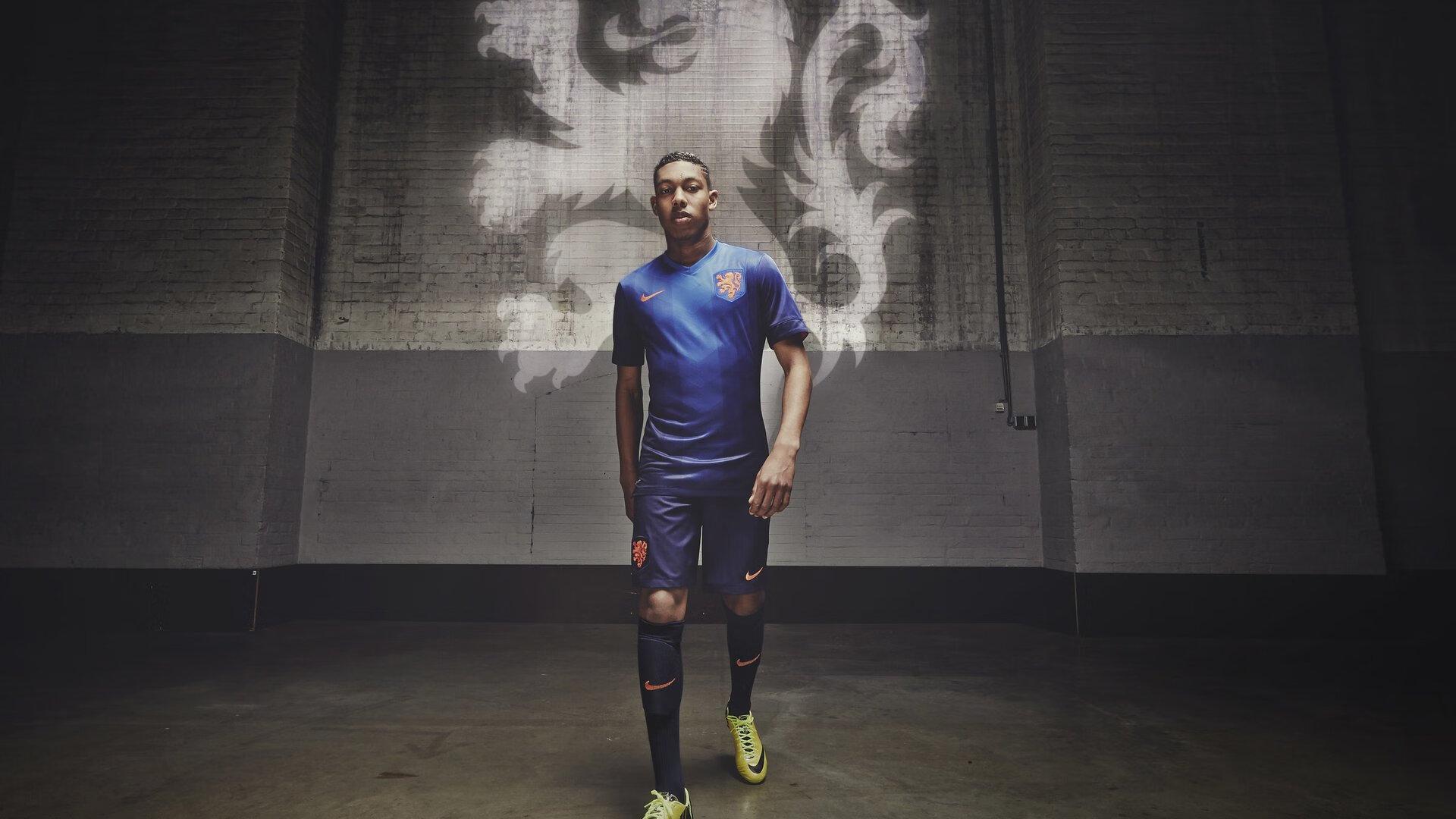 激情对决！同城德比战引爆全场，胜负悬念保留至最后一刻